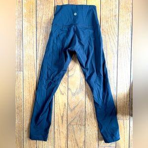 Lululemon black 3/4 length leggings XS